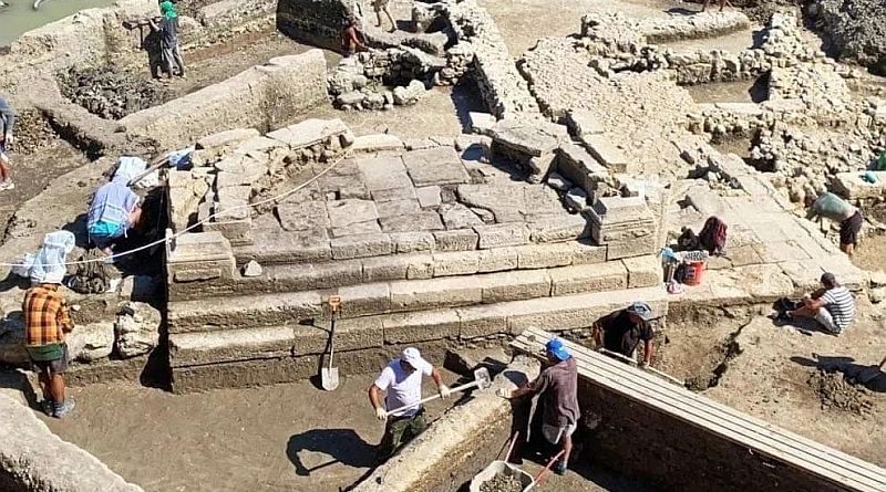 Archaeology of Destruction. How Russia Steals Our Past