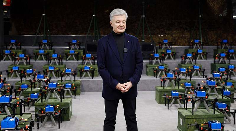 Poroshenko hands over the first batch of FPV bombers Stark 13 to the troops (photo, video)