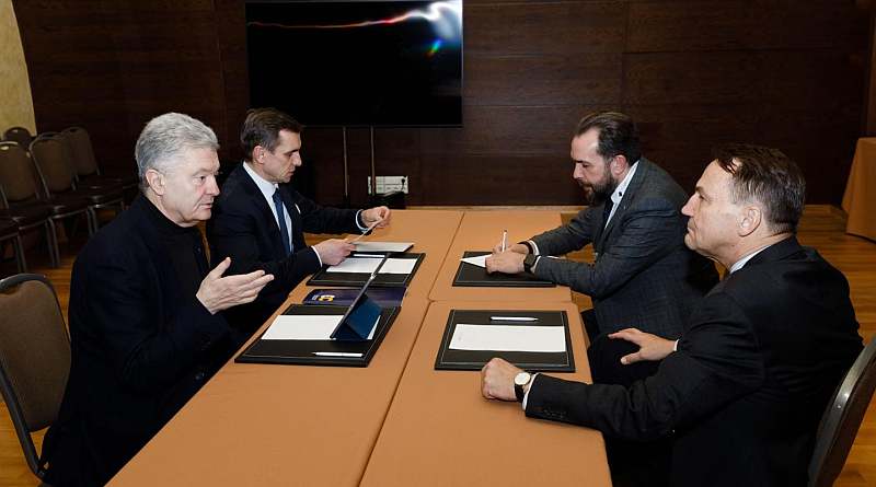 Poroshenko met with the Deputy Prime Minister, Minister of Foreign Affairs of Poland Sikorski (photo)