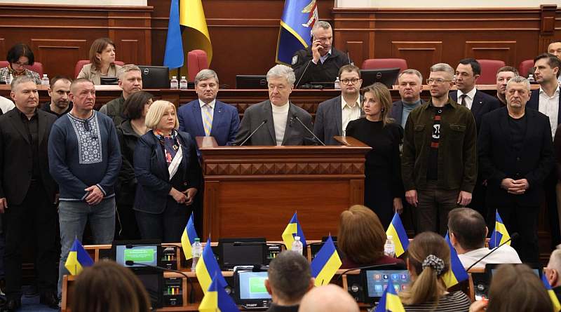 Kyiv residents should not be hostages to political disputes - Poroshenko at Kyiv City Council (photo, video)