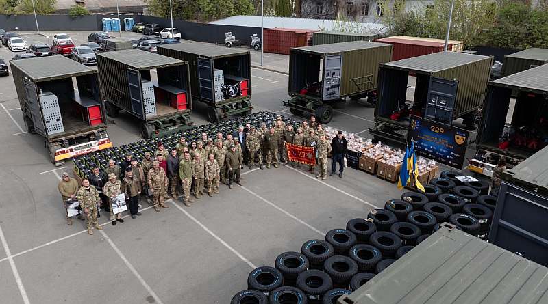 Poroshenko handed over another batch of equipment to the military (photo, video)