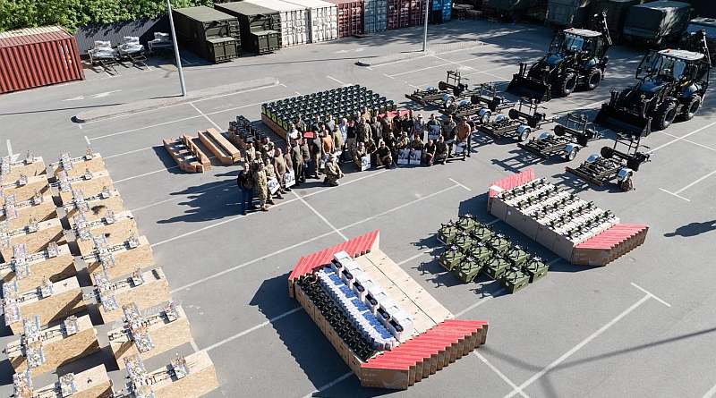 First the army, then everything else: Poroshenko delivered another batch of equipment to the military (photo, video)