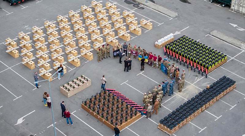 Poroshenko handed over another batch of "arguments" for the enemy to the military (photo, video)