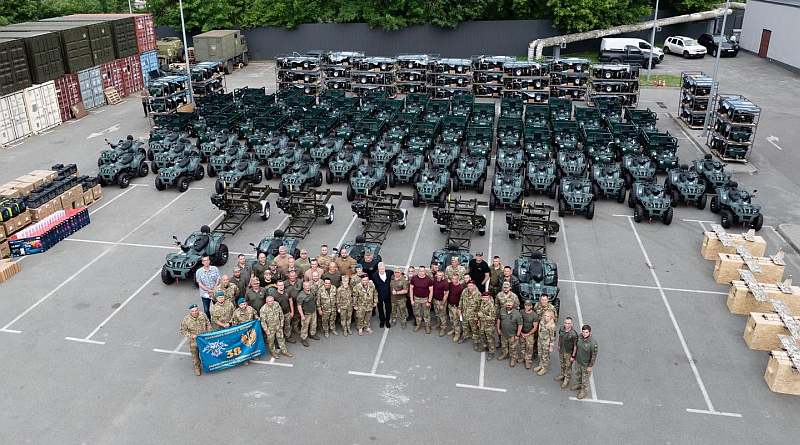 Poroshenko delivered 122 ATVs to the military for fast logistics (photo, video)