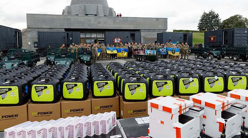 Poroshenko handed over another batch of equipment to the Defense Forces (photo, video)